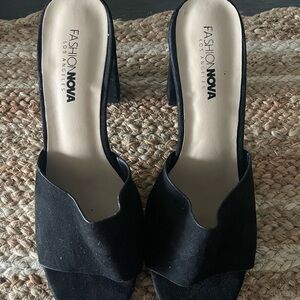 Fashion Nova Black Mules Sleek and Versatile